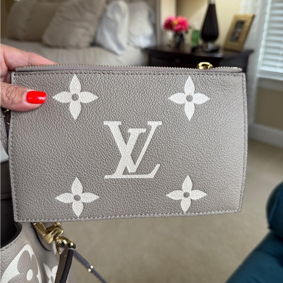 Authentic Louis Vuitton NeoNoe MM - Picture 5 of 9
